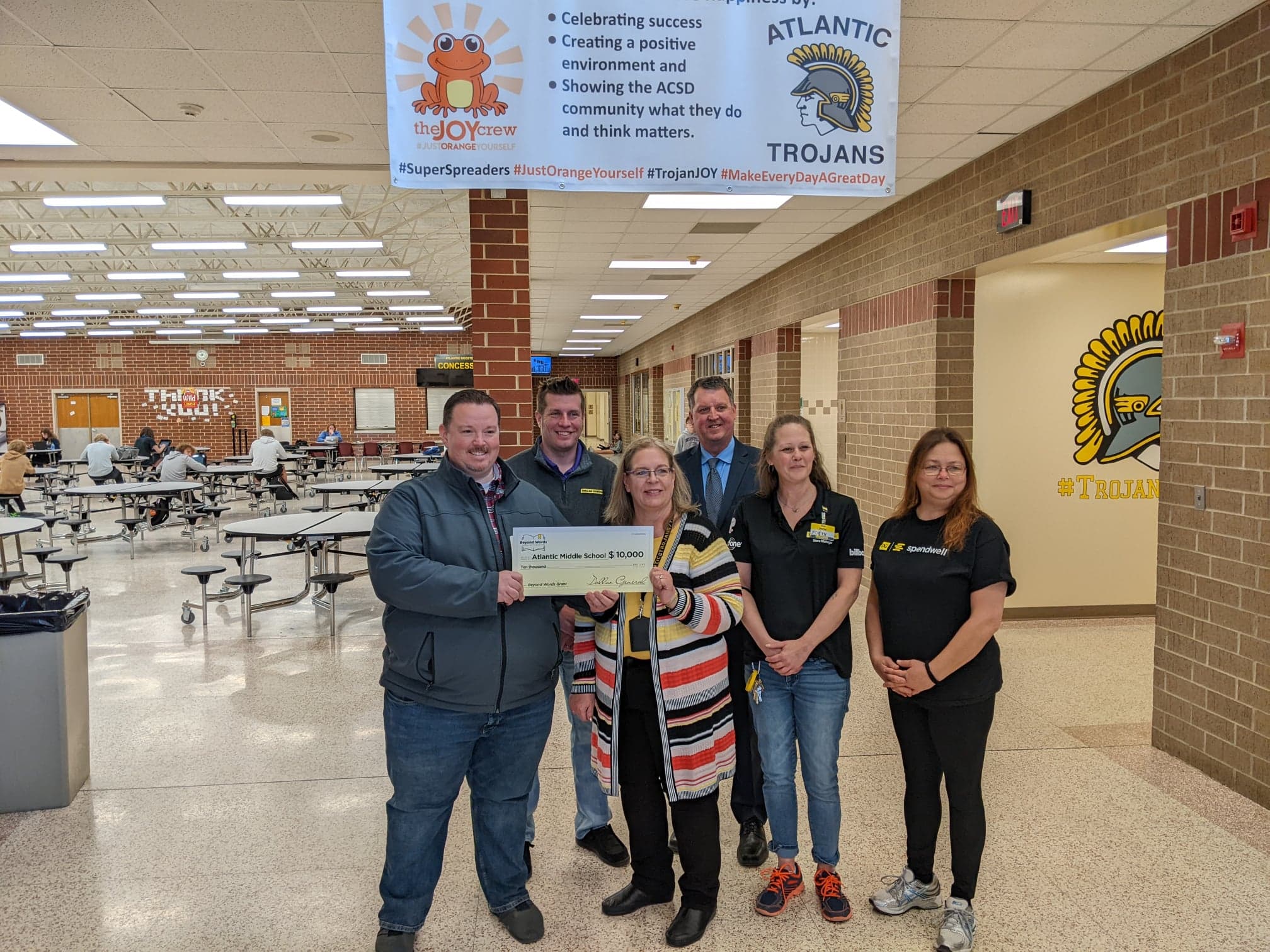 Atlantic Middle School Library receives $10,000 from Dollar General ...